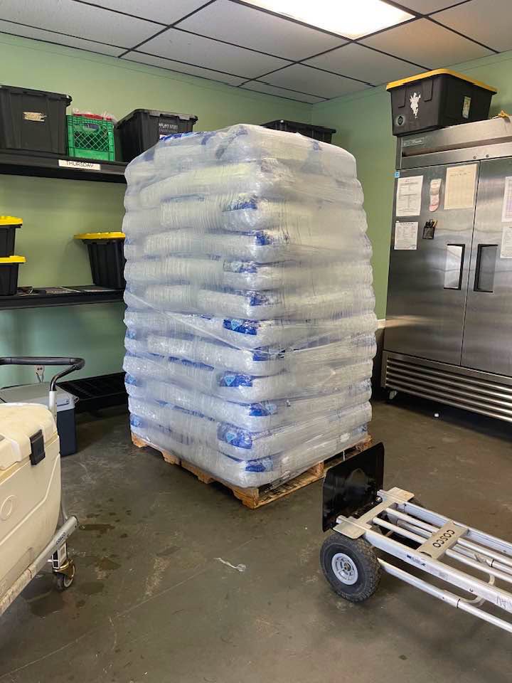 Free ice being distributed at Mālama Kauaʻi's Food Hub in Līhuʻe